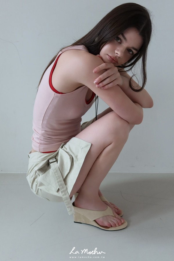 歐美U領細肩背心